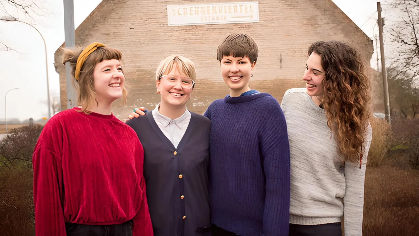 Gruppenfoto der Projektmitglieder der Projektarbeit "Dreierlei Begegnung"