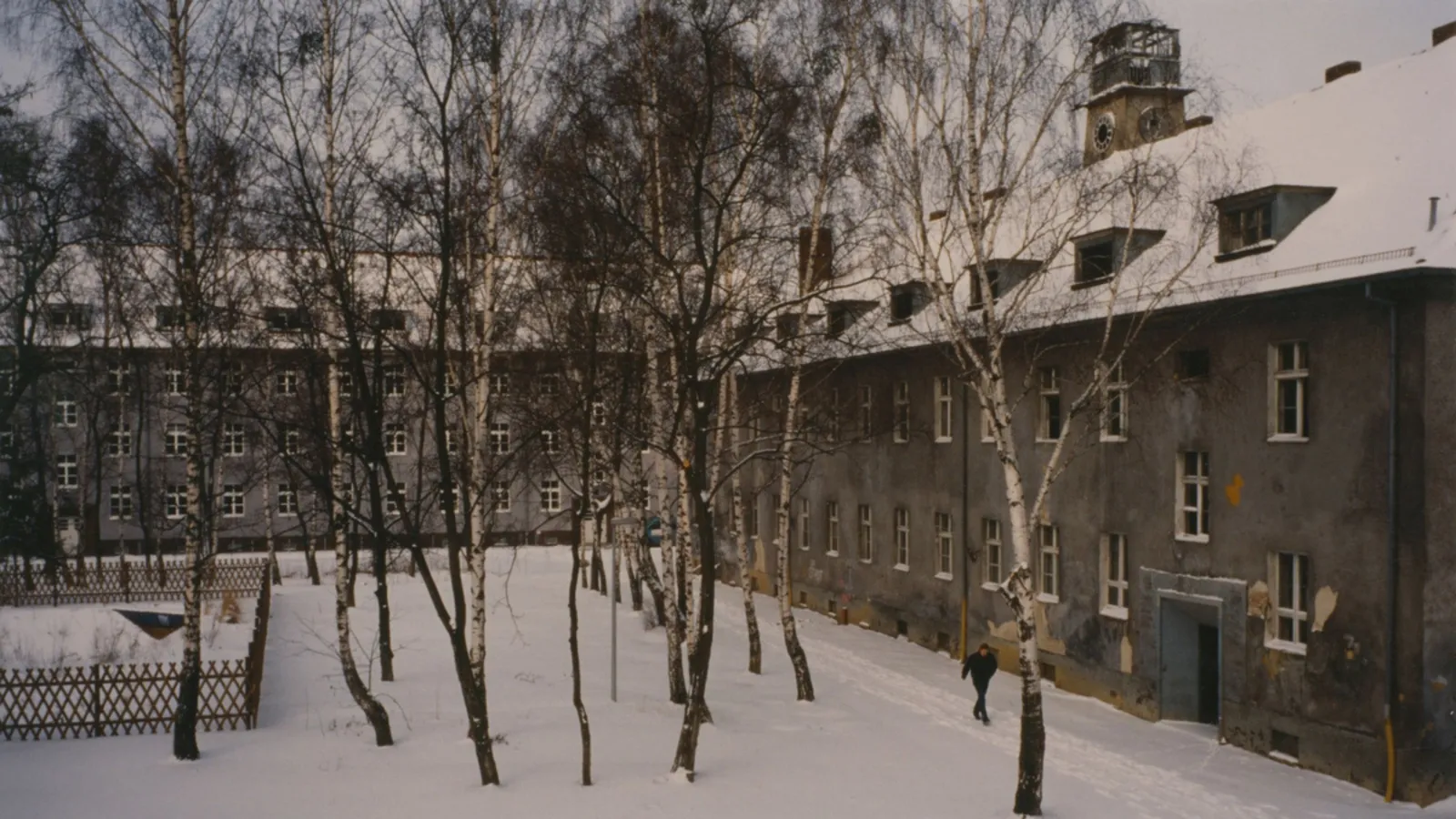 Foto vom Haus 3 auf dem Campus Kiepenheuerallee im Jahr 1996