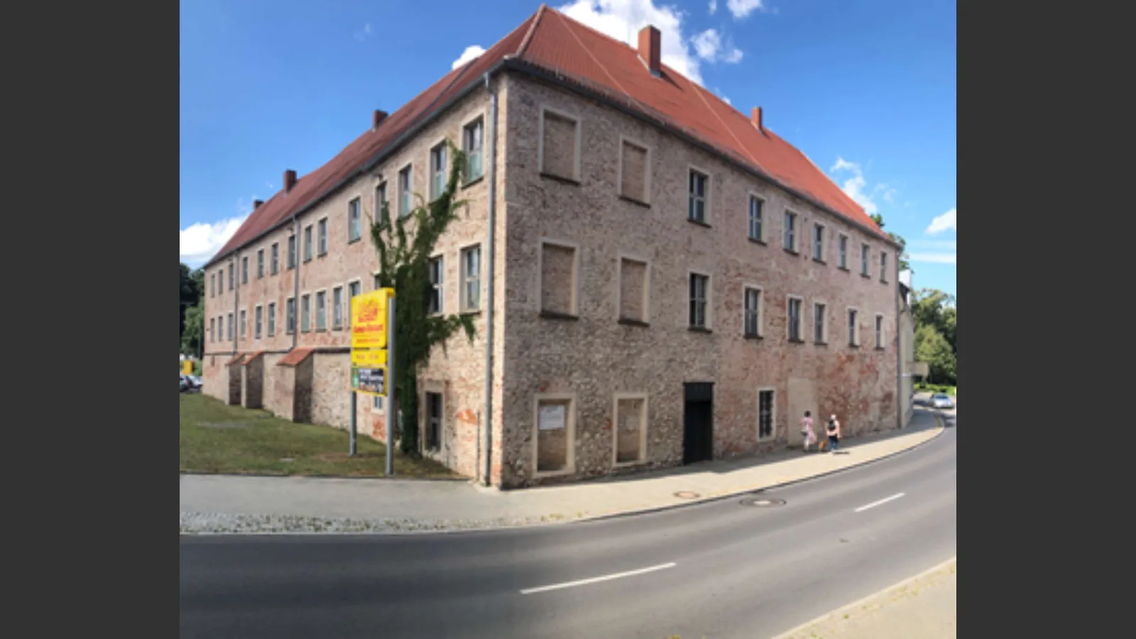 Straßenansicht der Wasserburg in Fürstenberg/Havel