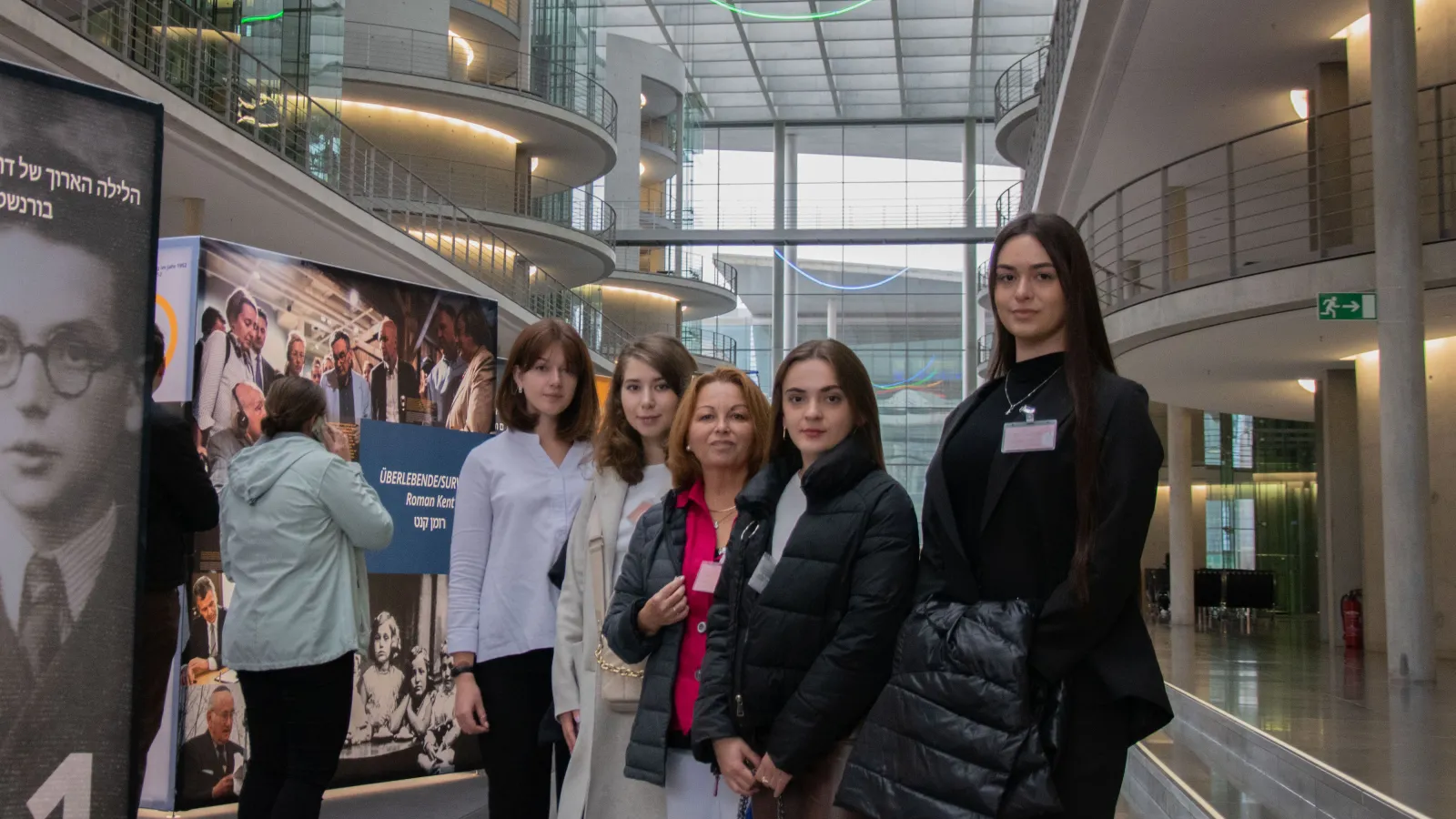 Teilnehmende der Summer School zu Besuch im Deutschen Bundestag.