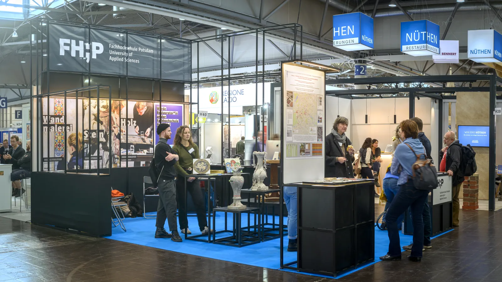 Messestand der FHP auf der denkmal 2022 in Leipzig