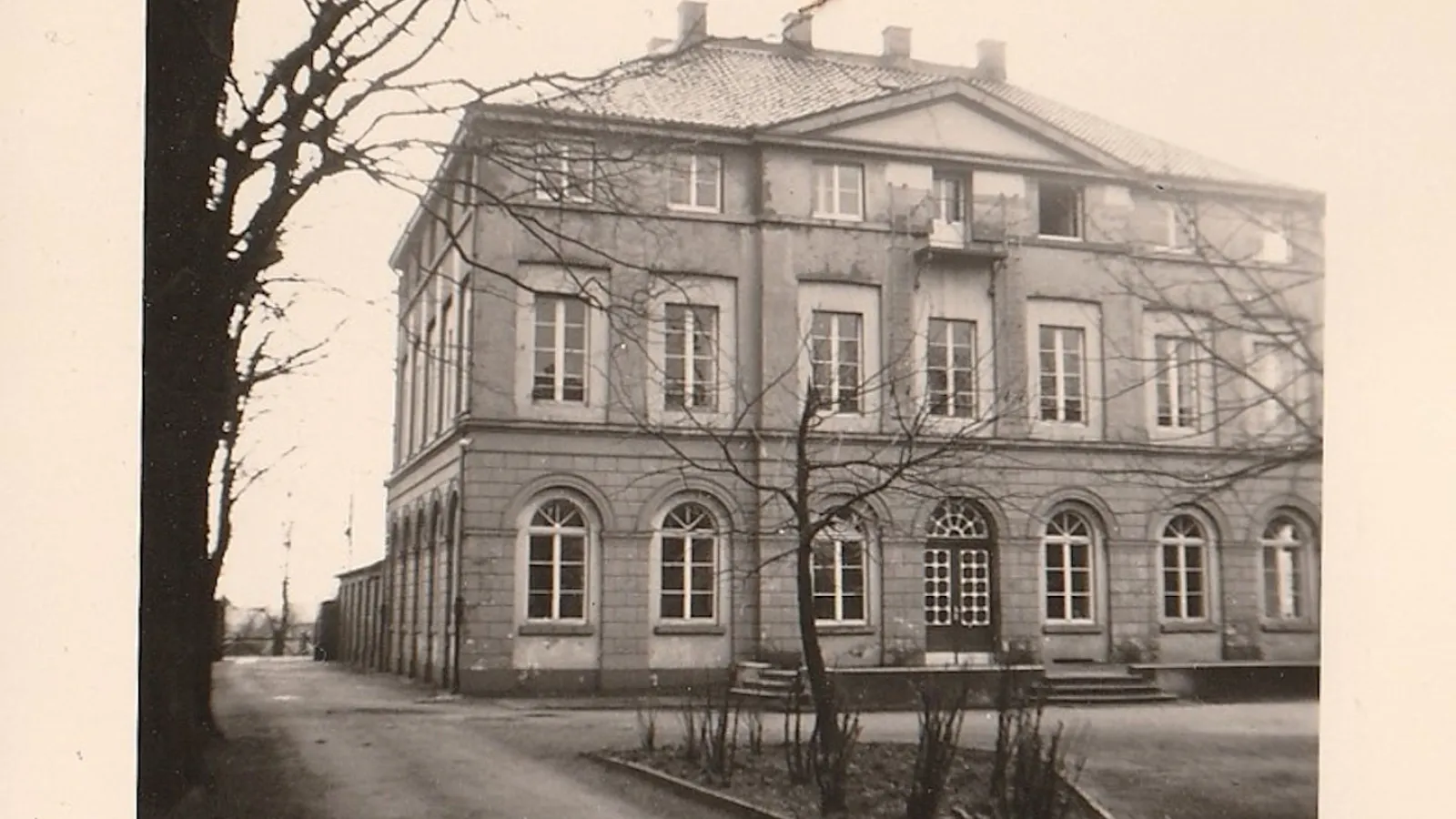 Blick auf Gebäude des Martinsstifts im Jahr 1958