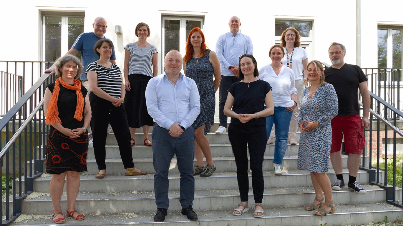 Gruppenfoto der Absolvent*innen der Weiterbildung Systemische Aufstellungen