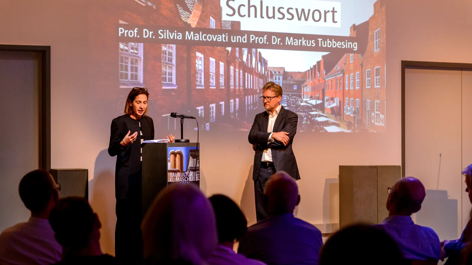 Prof. Dr. Silvia Malcovati und Prof Dr. Markus Tubbesing bei ihrem Schlusswort der 3. Veranstaltung der Reihe Baukultur und Klimaschutz leben