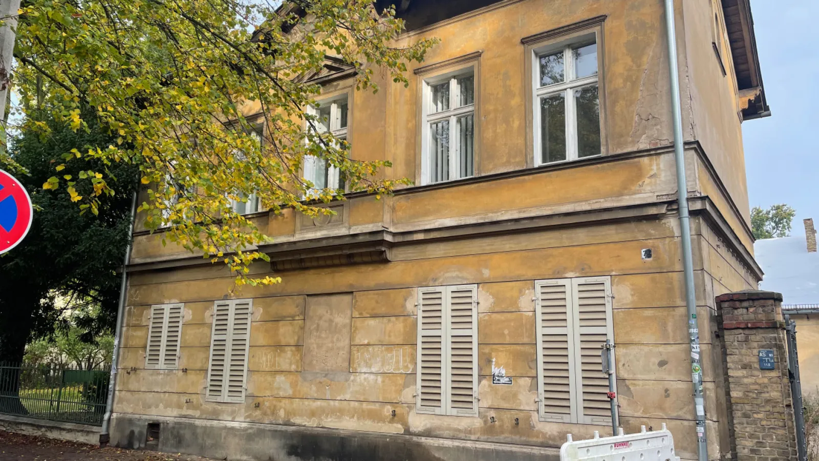 Ansicht Süd der ehemaligen Poststelle im Park Sanssouci