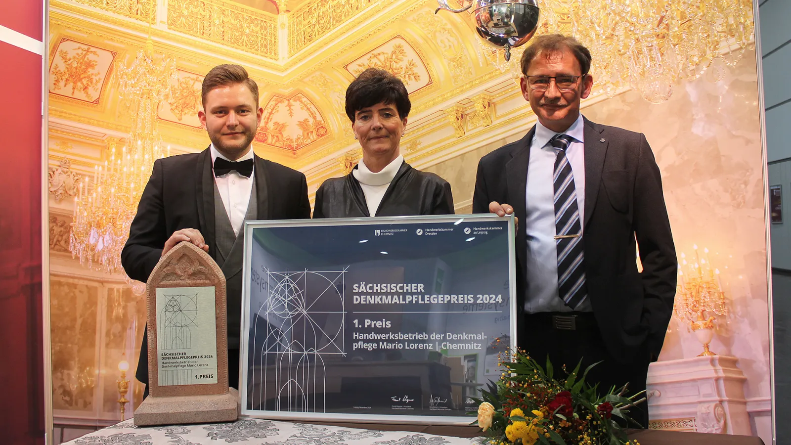 Toni Lorenz mit seinen Eltern bei der Preisverleihung Sächsischen Denkmalpflegepreis 2024 