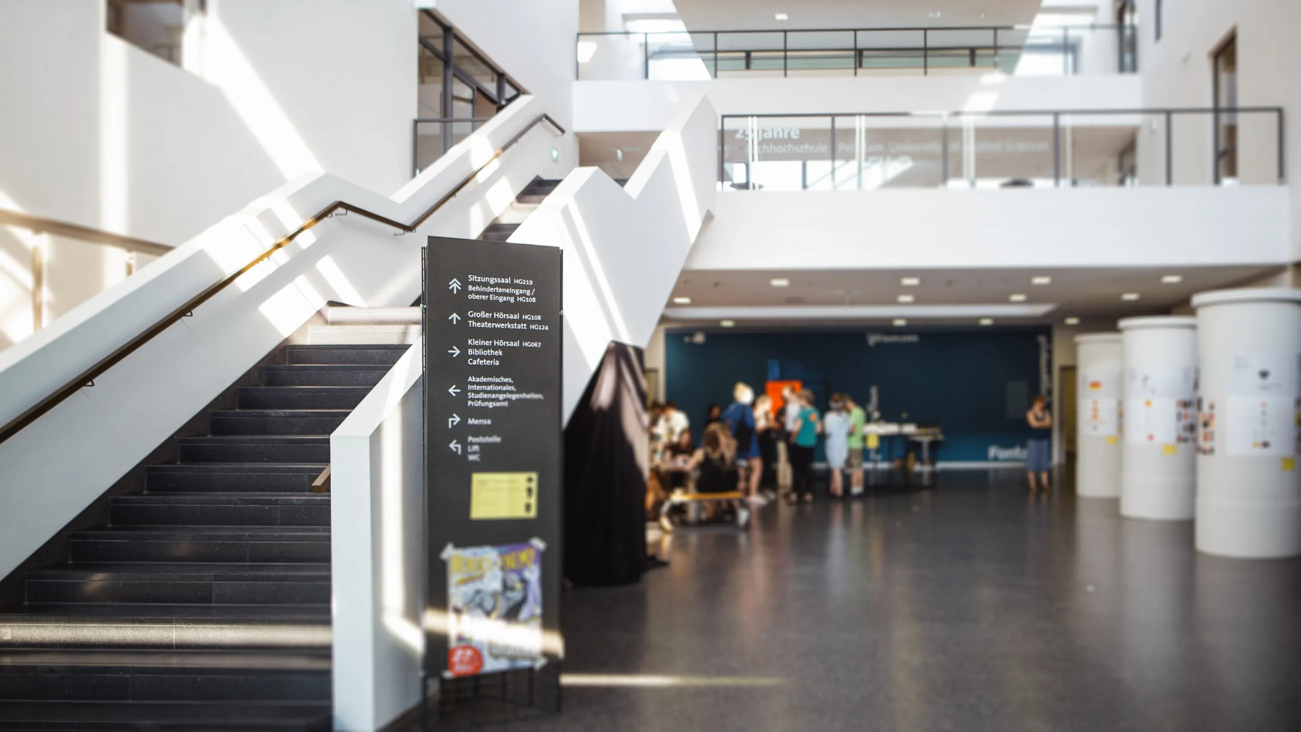 Foyer des Hauptgebäudes der FH Potsdam