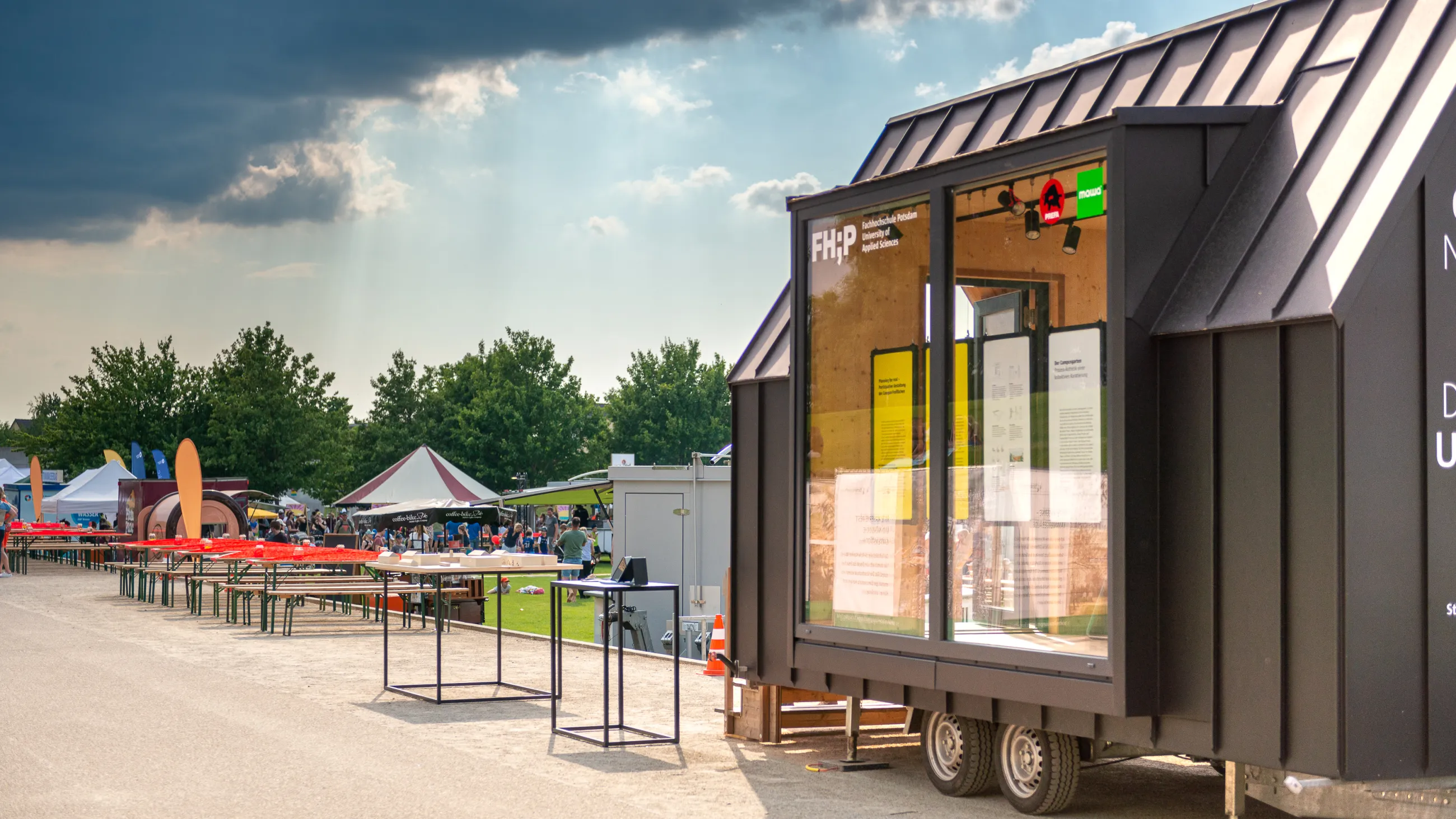 Das FHP Mobil im Volkspark Potsdam zur Veranstaltung DREISSIG!, dem Fest zum dreißigjährigen Jubiläum des Stadtteils Potsdam Bornstedt