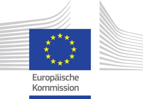 Zentral ist die EU Flagge zu sehen. Unter der Flagge steht in schwarzer Schrift Europäische Kommission. Im Hintergrund sind aneinandergereihte schwarze Linien zu sehen die mittig nach oben zeigen.