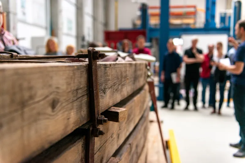 Einblick in eine Werkstatt des Labor- und Werkstattgebäudes