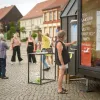 Das FHP Mobil am 25.06.2022 auf dem Marktplatz in Wusterhausen gegenüber vom Rathaus Wusterhausen