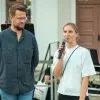 Elise Werner und Tobias Jänecke von InNoWest geben im Rahmen der langen Nacht der Wirtschaft 2023 in Wusterhausen a. d. Dosse auf der Bühne Einblicke in das Wirkungsfeld von InNoWest